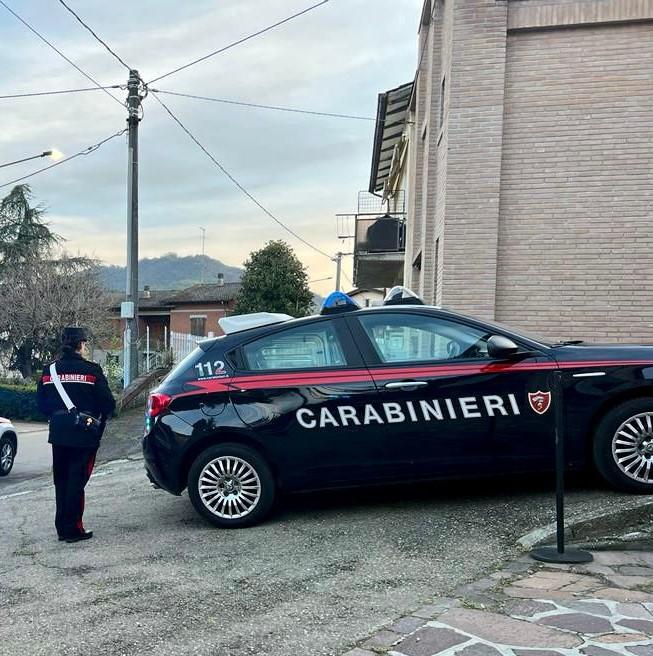 Spari e minacce di morte a vicini e carabinieri