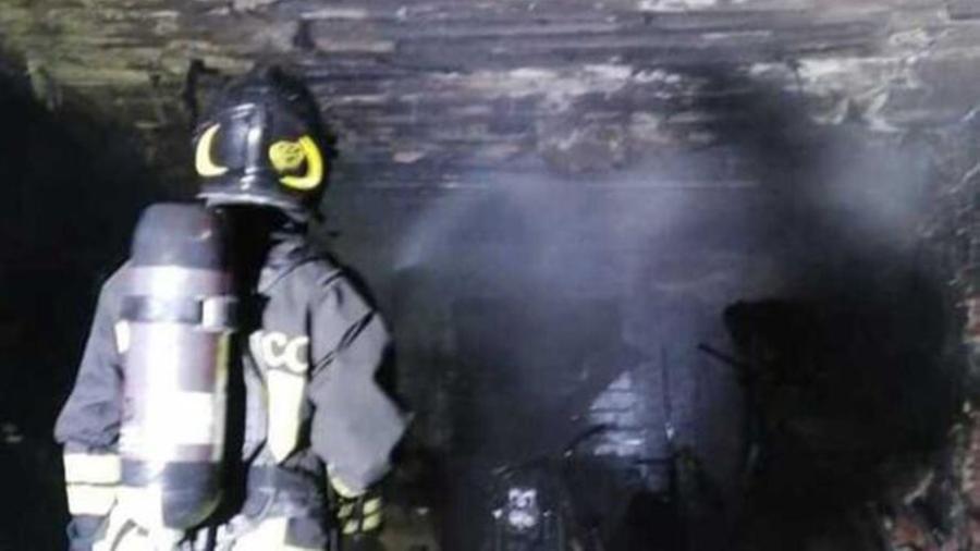 
	Vigili del fuoco al lavoro nel garage di Scarlino

