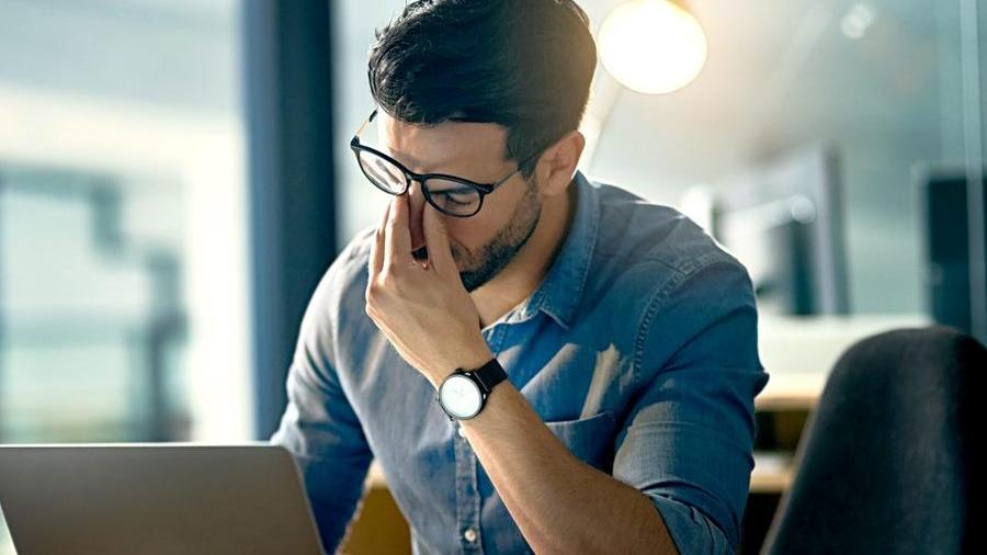 Difficile conciliare professione e vita privata. Il 46% di chi ha figli pensa alle dimissioni