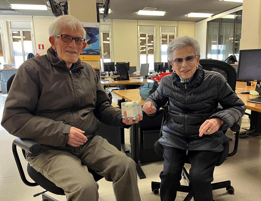 
	Paolo Francesconi ha donato i farmaci a Maria Zaniboni (Foto Silvi)


