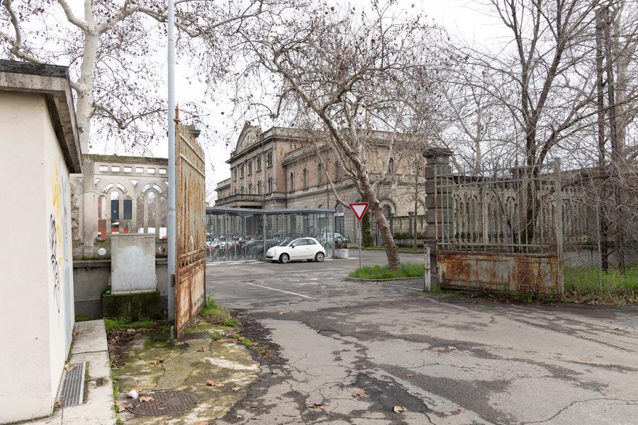 Modena, sempre caos alla Stazione piccola: «Degrado e giri di spaccio»