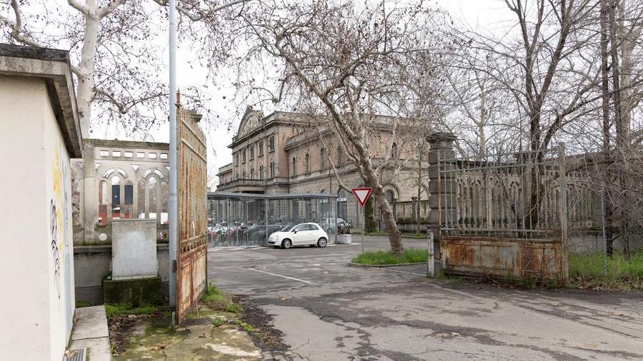 Modena, sempre caos alla Stazione piccola: «Degrado e giri di spaccio»