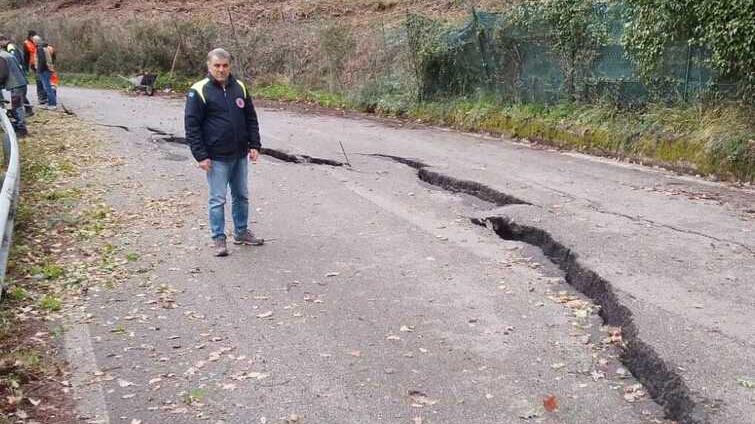Sant’Anna di Stazzema, la maxi frana rischia di far saltare le gite con 7mila studenti
