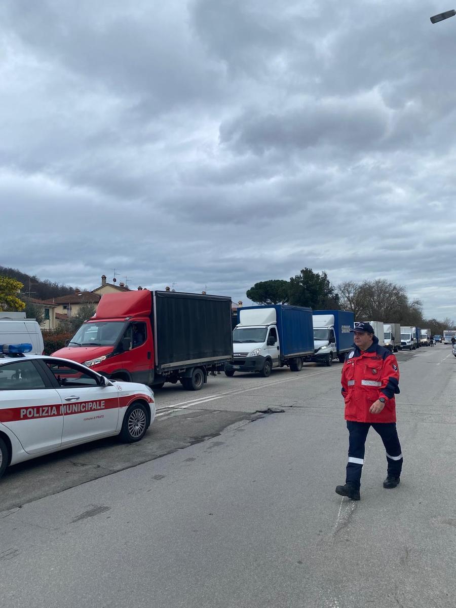 
	Autocarri e furgoni in transito verso Vaiano

