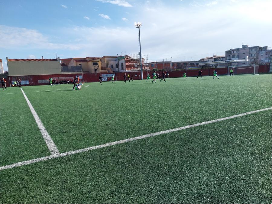Chiama i carabinieri per riavere dall’arbitro i documenti della squadra