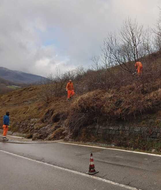 Frane: senso unico alternato a Baiso e vicino al ponte sul Prampola