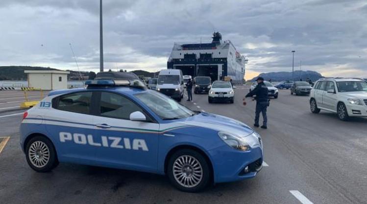 Sicurezza, maxi controlli al porto di Olbia: in campo anche i cani antiesplosivo