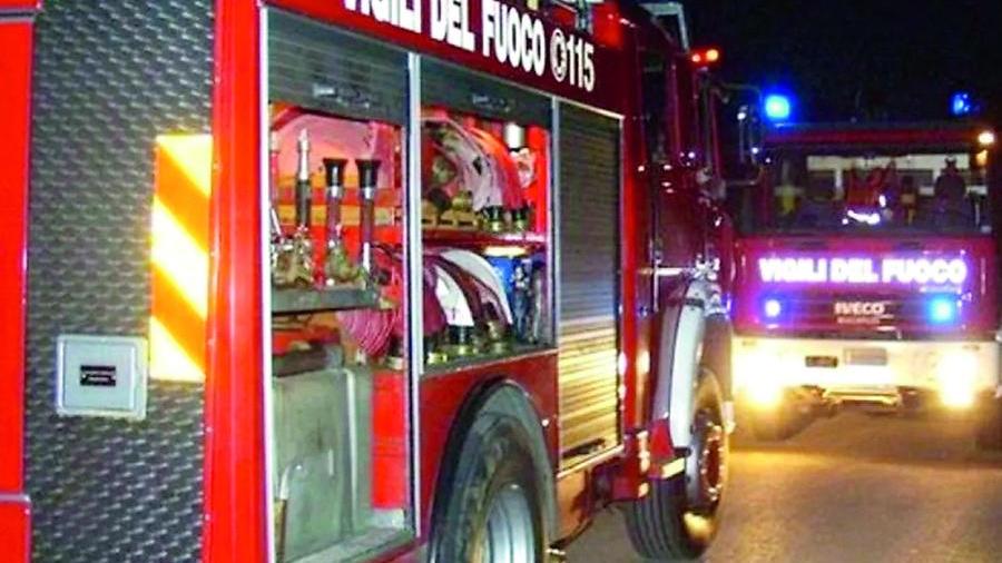 Si stacca il rimorchio dal camion e lo travolge: muore un uomo di 62 anni