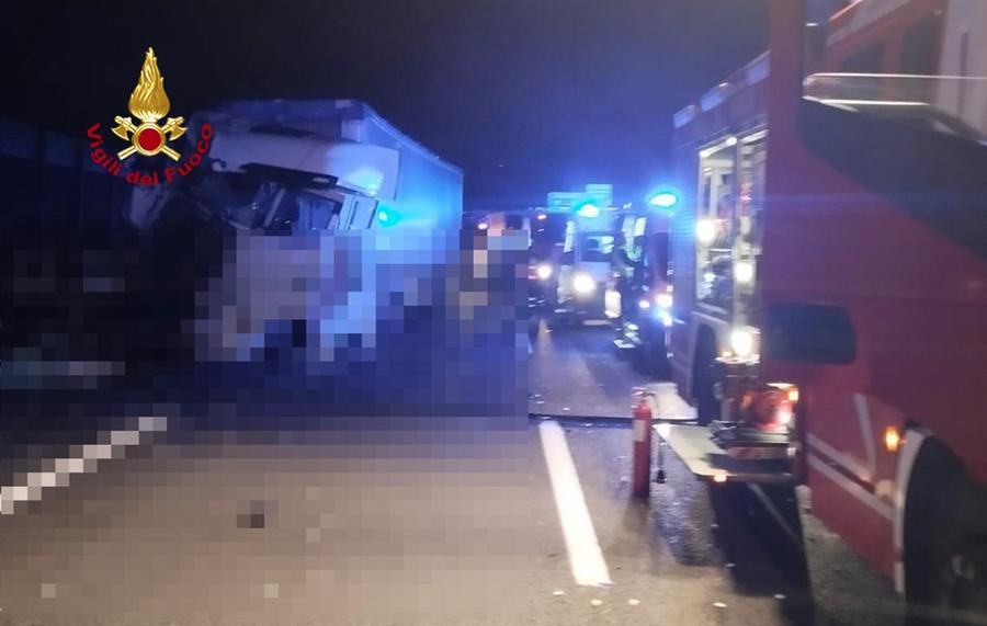 
	Lo schianto mortale in A1

