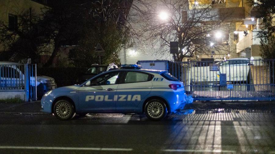 Modena: grida, botte e paura al Lambda. Un uomo colpito con l’estintore