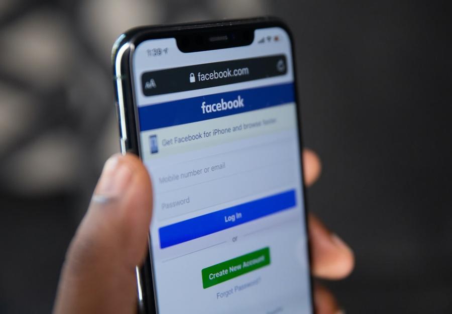 Facebook e Instagram down per oltre un’ora: cosa è successo