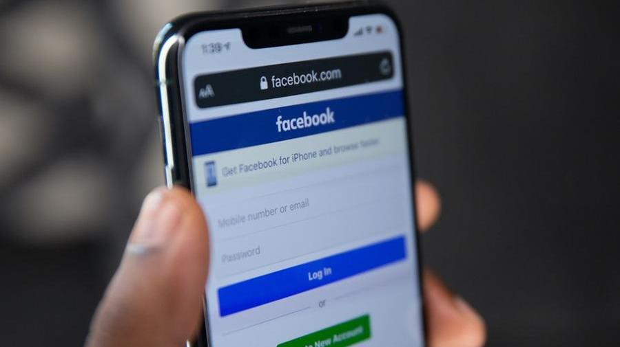 Facebook e Instagram down per oltre un’ora: cosa è successo