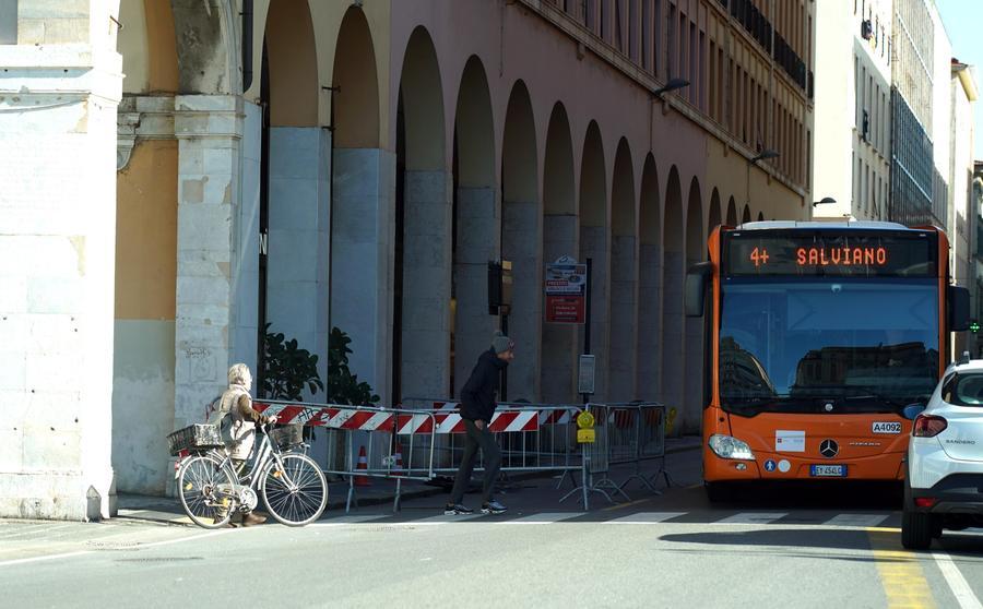 Livorno, negozi senza luce: Enel riduce l’orario dei lavori previsti in via Grande