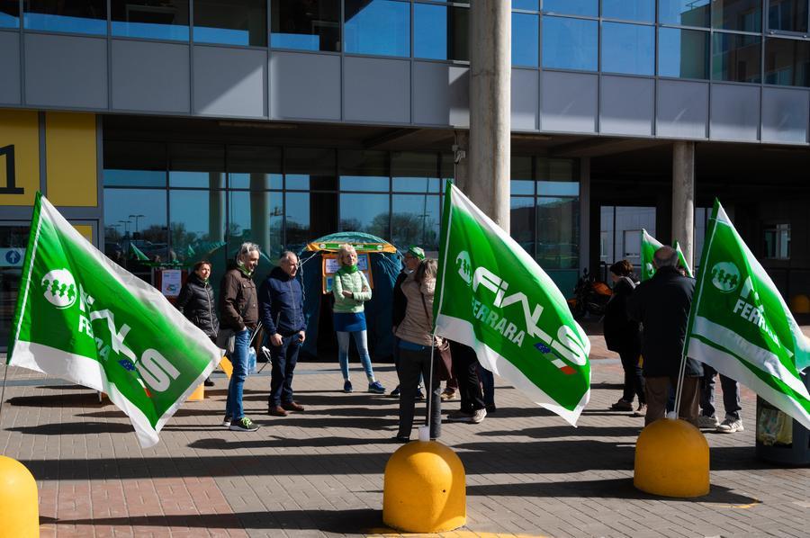 A Cona la tenda dell’amarezza: «Troppo pochi e mal pagati»