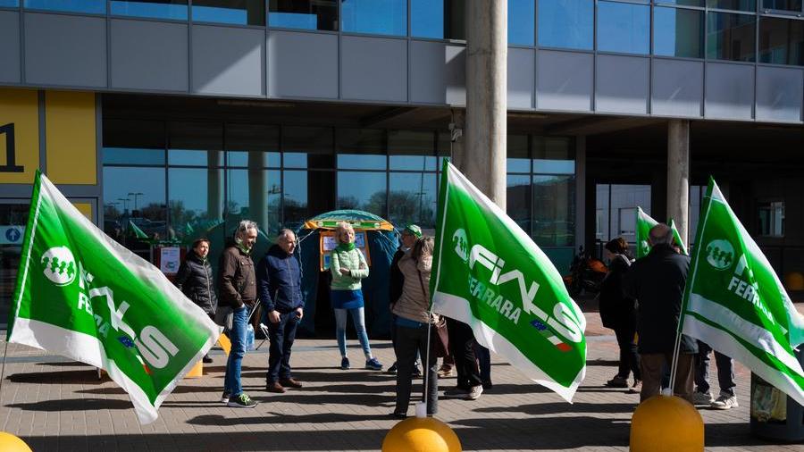 A Cona la tenda dell’amarezza: «Troppo pochi e mal pagati»