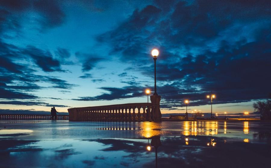 Livorno, buon mercoledì con la “Terrazza bagnata” di Andrea Dani