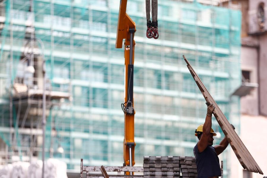 Modena, sospeso cantiere del Superbonus: «Qui si poteva morire fulminati»