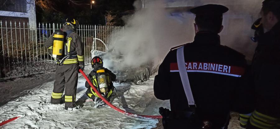 Auto distrutta dalle fiamme a Cavriago