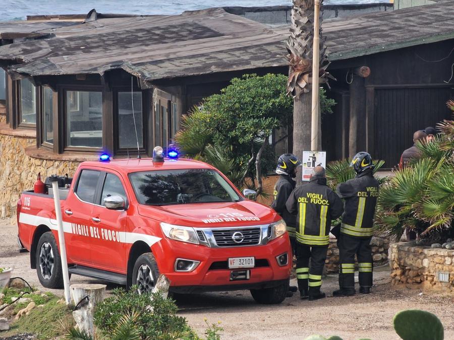 Alghero, fiamme nel locale El Trò: probabile l’origine dolosa