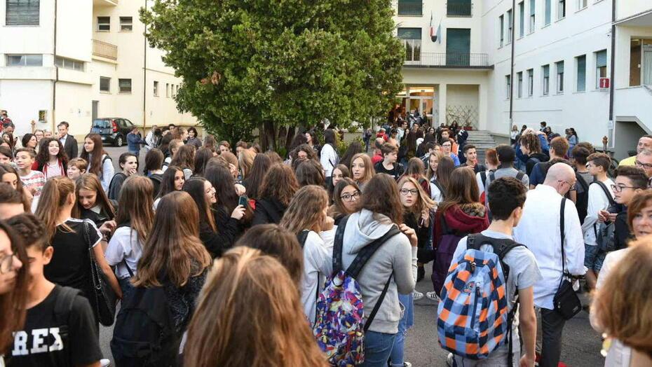 Si Può Entrare Alle 11 A Scuola Turn over nelle scuole della provincia di Lucca, ecco dove si liberano