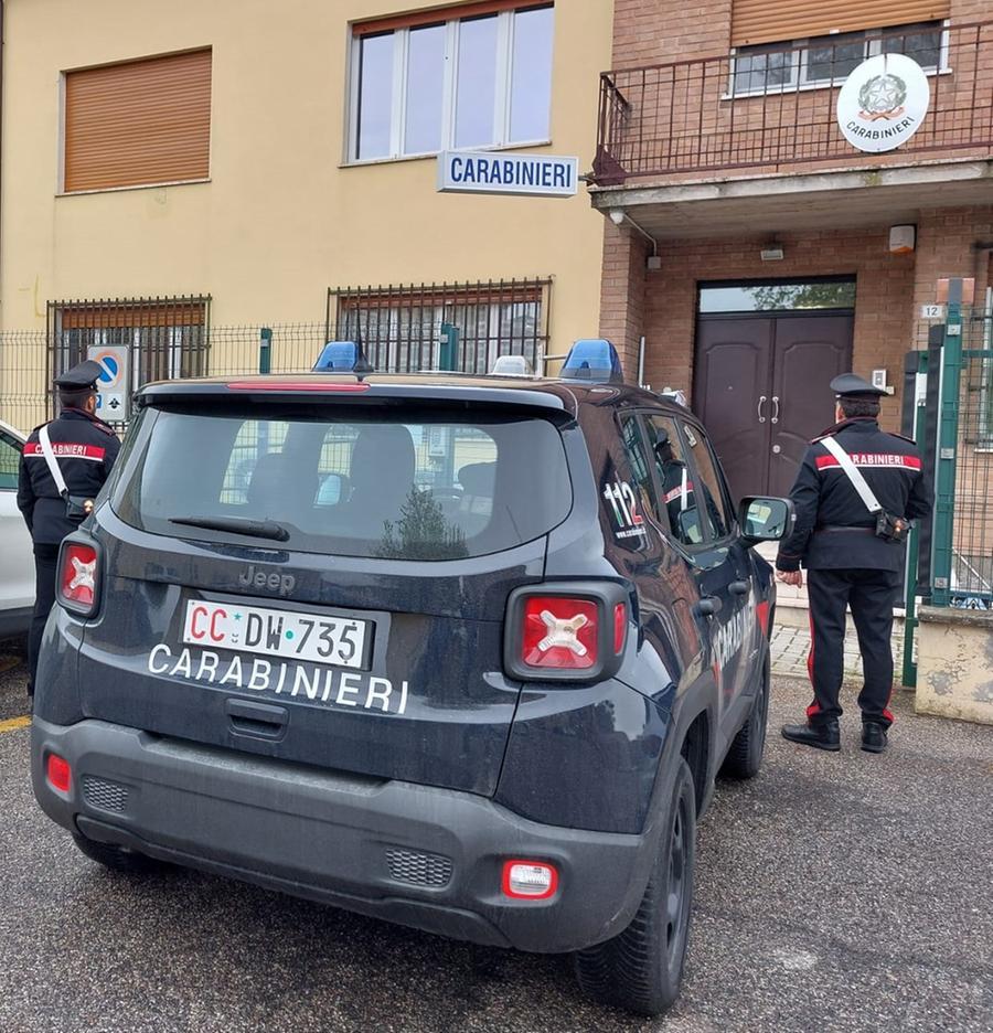Attirato con una trappola, picchiato e rapinato della citycar: la vittima ha 15 anni