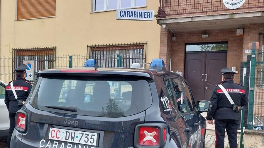 Attirato con una trappola, picchiato e rapinato della citycar: la vittima ha 15 anni