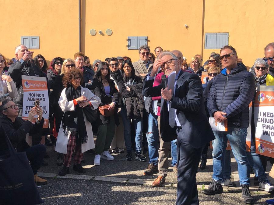 Finale, la rivolta dei negozianti