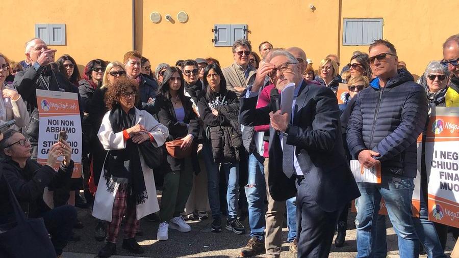 Finale, la rivolta dei negozianti
