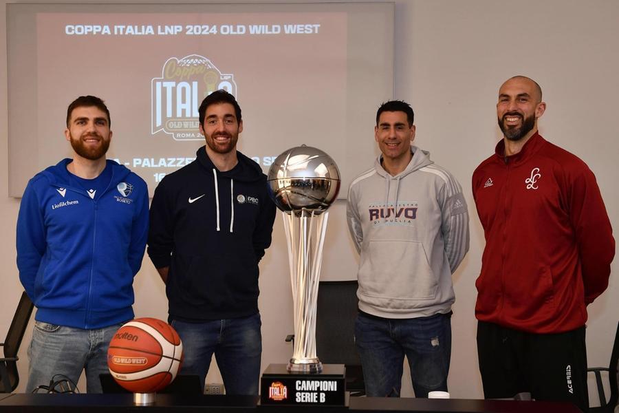 
	Natali (secondo da sinistra) insieme a Petracca (Roseto) Ghersetti (Ruvo) e Fantoni (Libertas)

