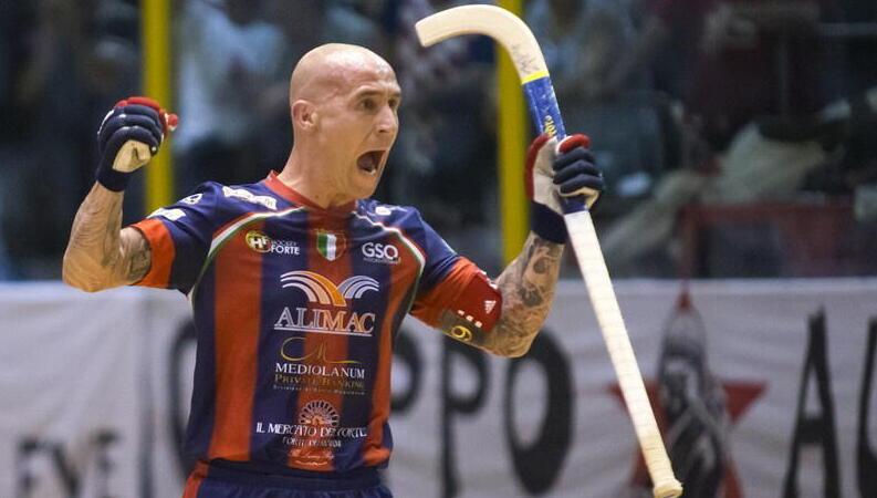 L’esultanza grintosa di Pedro Gil Gomez: con la maglia del Forte dei Marmi ha conquistato tre scudetti e adesso è a caccia del quarto per chiudere una carriera irripetibile (foto Gabriele Baldi)