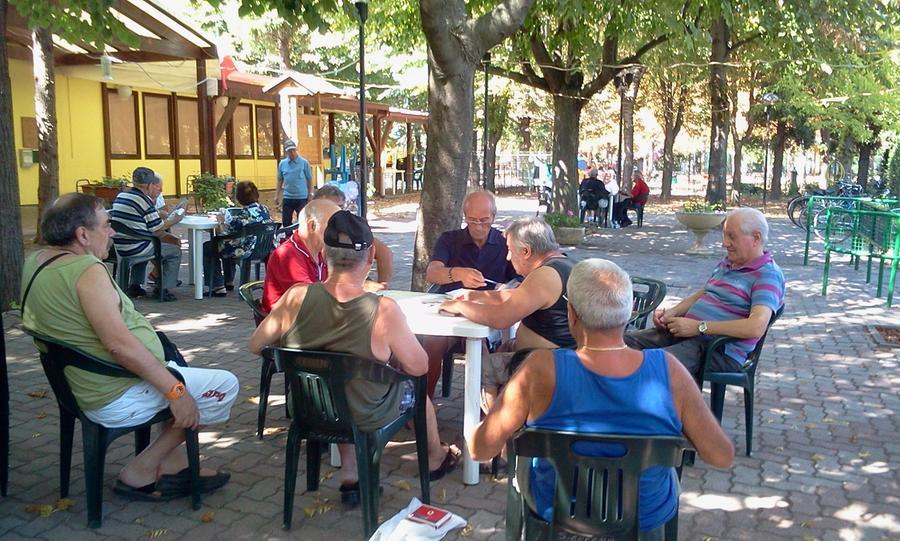 Modenesi più anziani, ma con più laureati: e gli abitanti calano