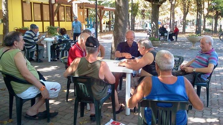 Modenesi più anziani, ma con più laureati: e gli abitanti calano