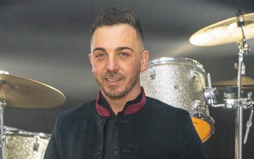 Il cantante pastore Andrea Rosas presenta il suo tour nelle piazze dell’isola