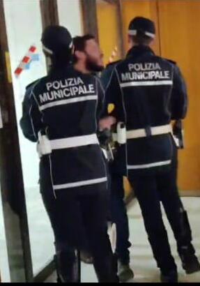 Massa, case popolari: tensione in aula ma poi ventisei sì e un solo no