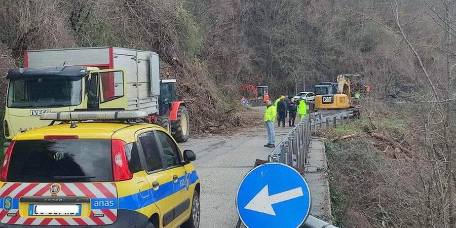 Frana, resta chiusa la statale 12 dell’Abetone e del Brennero: trasporto studenti e raccolta rifiuti, tutte le novità