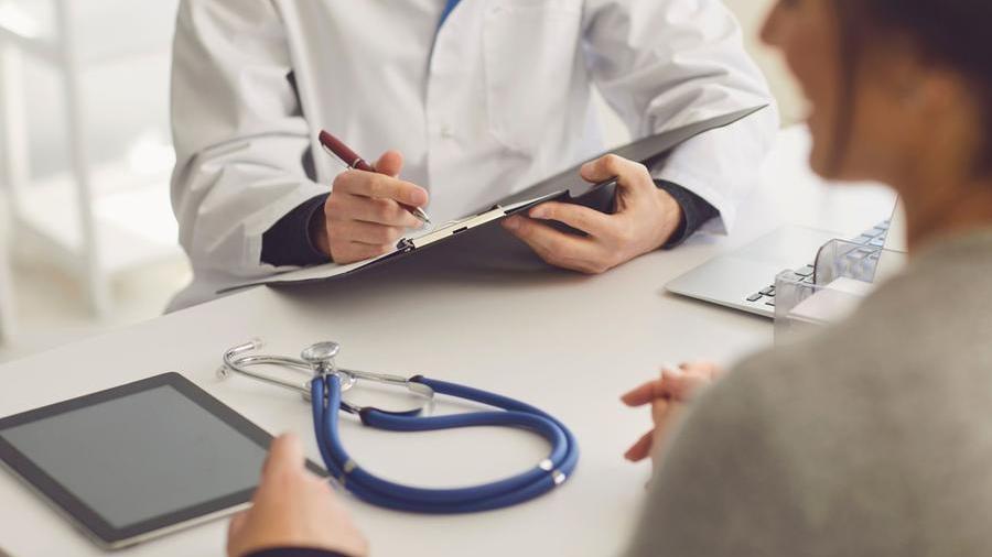 «Medici e infermieri: 150 tagli»