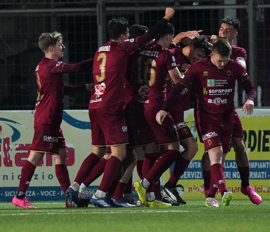 Pontedera, emozioni e gol nel derby: con la Lucchese finisce 2-2