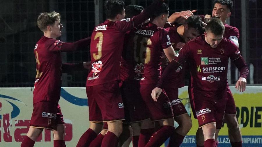 Pontedera, emozioni e gol nel derby: con la Lucchese finisce 2-2