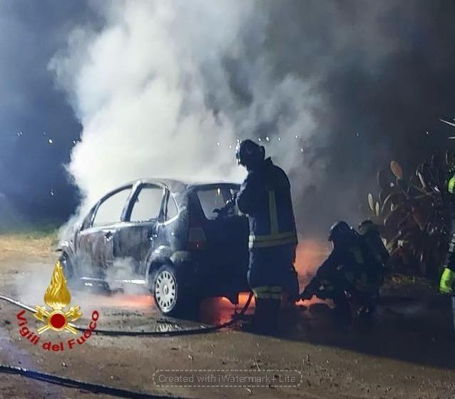 Guerra del fuoco a Olbia, escalation di raid incendiari: bruciate 13 auto