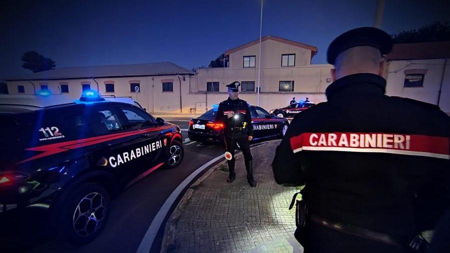 I carabinieri intervenuti dopo le segnalazioni (foto d’archivio)
