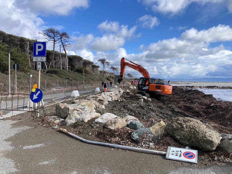 Il cantiere in corso su via delle Gorette (foto Michele Falorni/Silvi)