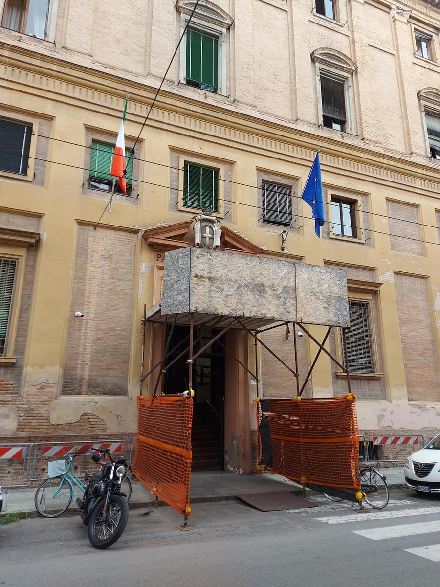 Castelfranco, botte per il matrimonio combinato: testimonia la preside che la salvò