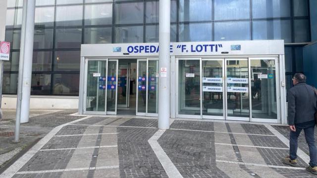 L’ingresso dell’ospedale Lotti