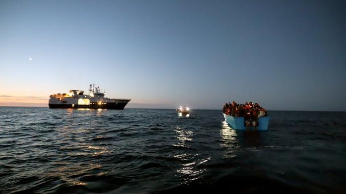 Migranti, la nave “Geo Barent” salva 261 persone: sbarcheranno nei porti di Livorno e Genova