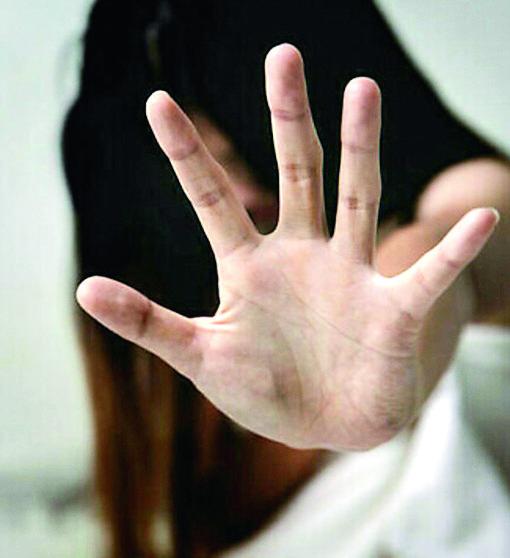 Installa il gps sull’auto della moglie: condannato