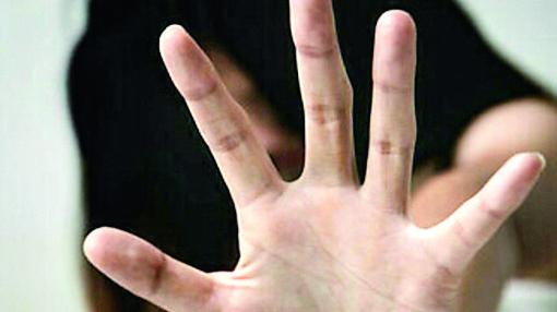 Installa il gps sull’auto della moglie: condannato