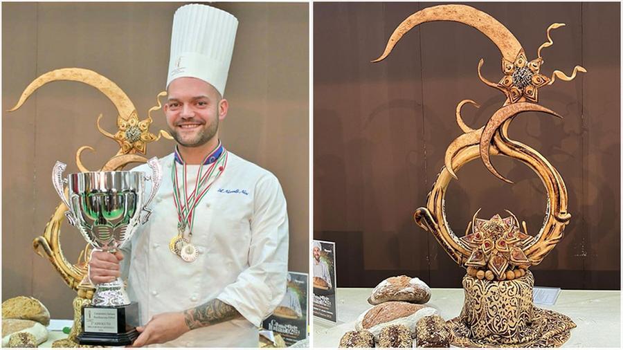 
	Alessandro Niccol&ograve; Nesi con il trofeo vinto a Carrara e la &ldquo;scultura&rdquo; che ha presentato

