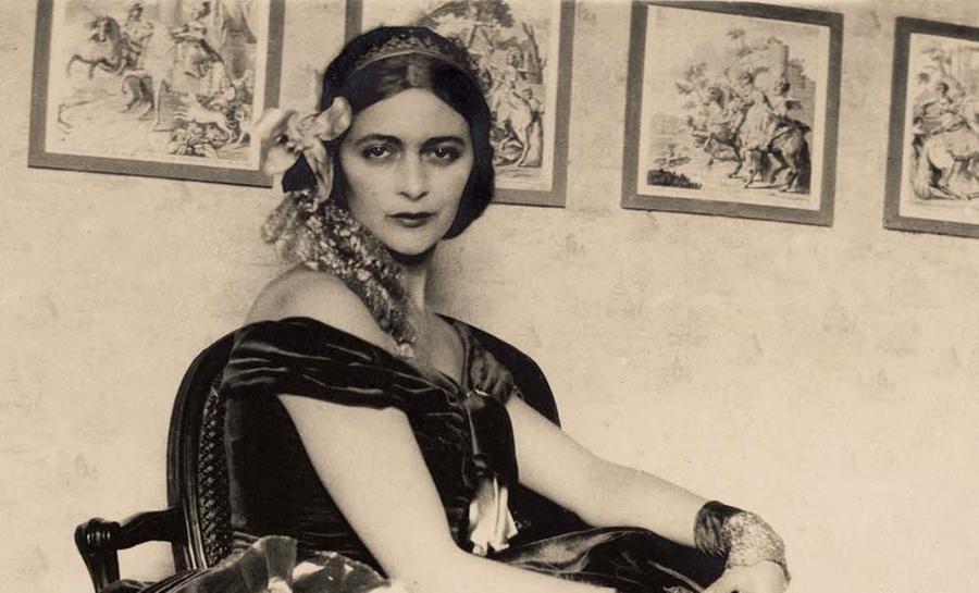 
	Edina Altara in una foto degli anni Venti

