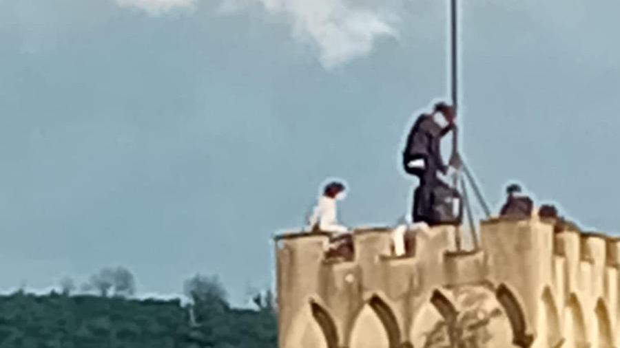 Montecatini, salgono sulla torre delle terme Torretta. La bravata di alcuni giovani