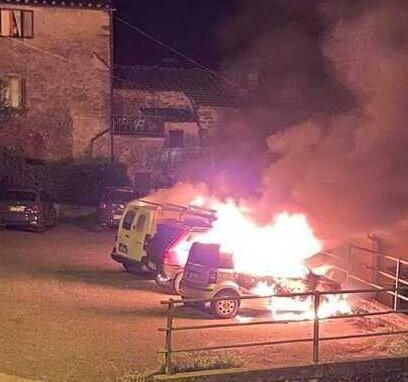 Bagni di Lucca, auto e camion incendiati per gioco: denunciati due minorenni<br>
